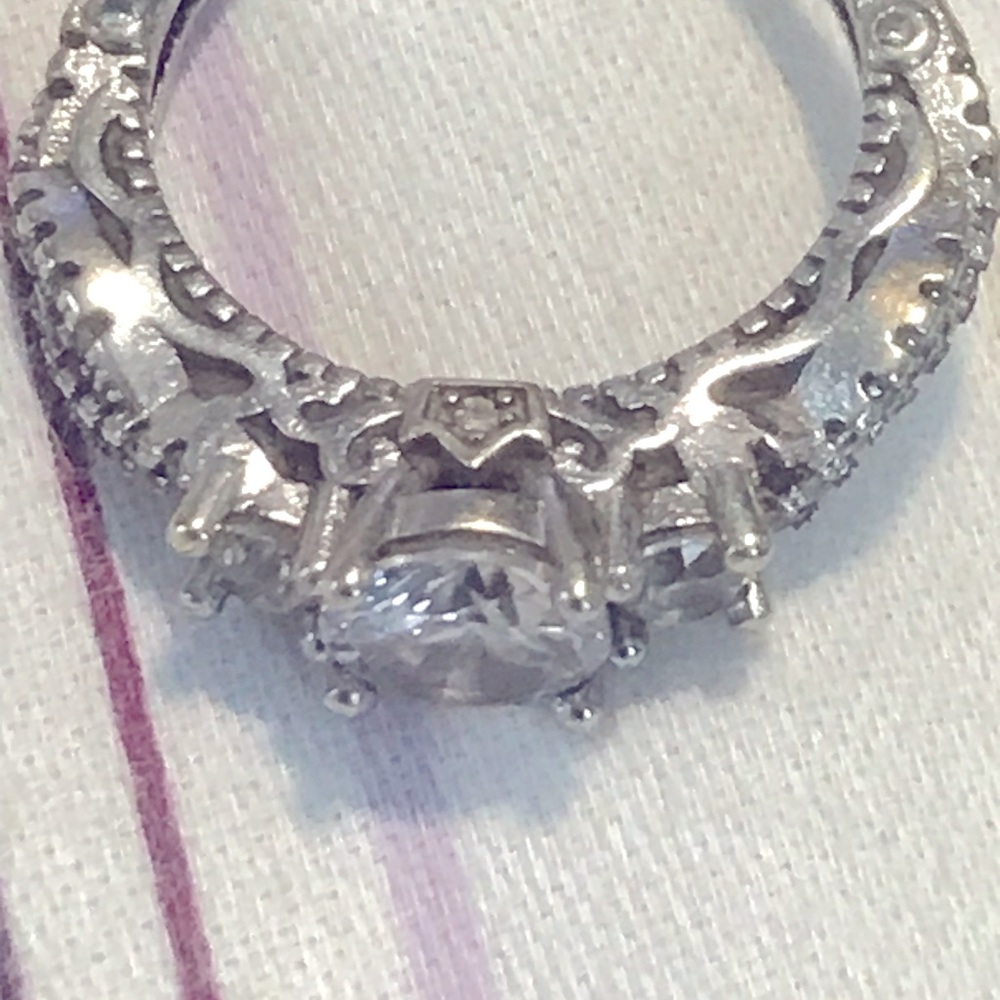 Cuban sterling silver 925 size 7 looks great lol sterling silver 925 it’s great.